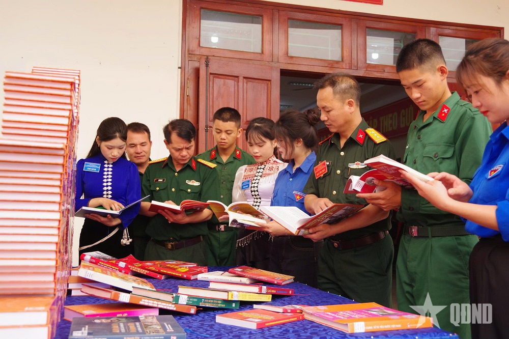 Bộ CHQS tỉnh Điện Biên: Lan tỏa tri thức từ những trang sách

