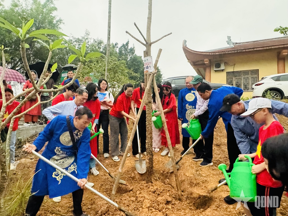 “Hoa gạo thắp sáng Đền Hùng”: Kết nối cội nguồn, lan tỏa tương lai xanh