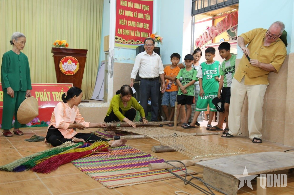 Giữ hồn chiếu Cẩm Nê trong nhịp hội làng