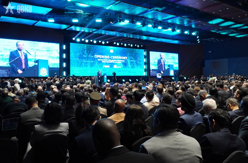 Gallery - 	Việt Nam tham dự Triển lãm Quốc phòng châu Á tại Malaysia