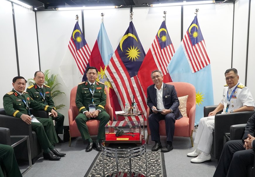 Gallery - 	Việt Nam tham dự Triển lãm Quốc phòng châu Á tại Malaysia