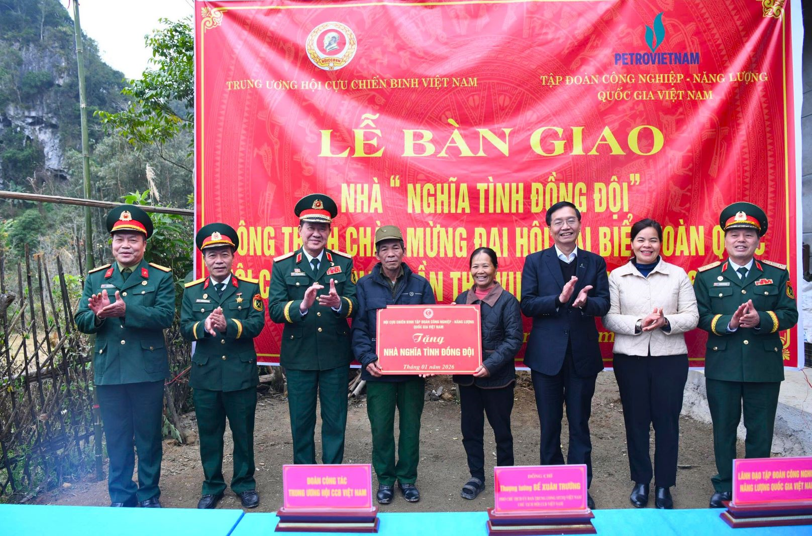 Nghĩa tình, trách nhiệm, đóng góp xây dựng cơ sở vững mạnh

