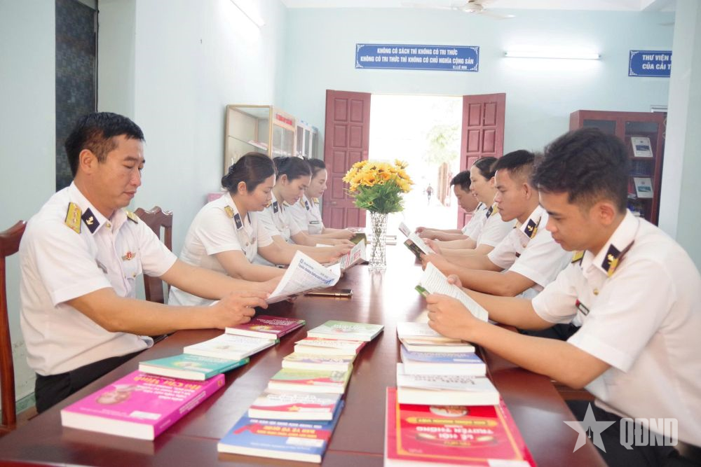 Đoàn Đo đạc, nghiên cứu biển, biên vẽ hải đồ hưởng ứng Ngày Sách và Văn hóa đọc Việt Nam năm 2026