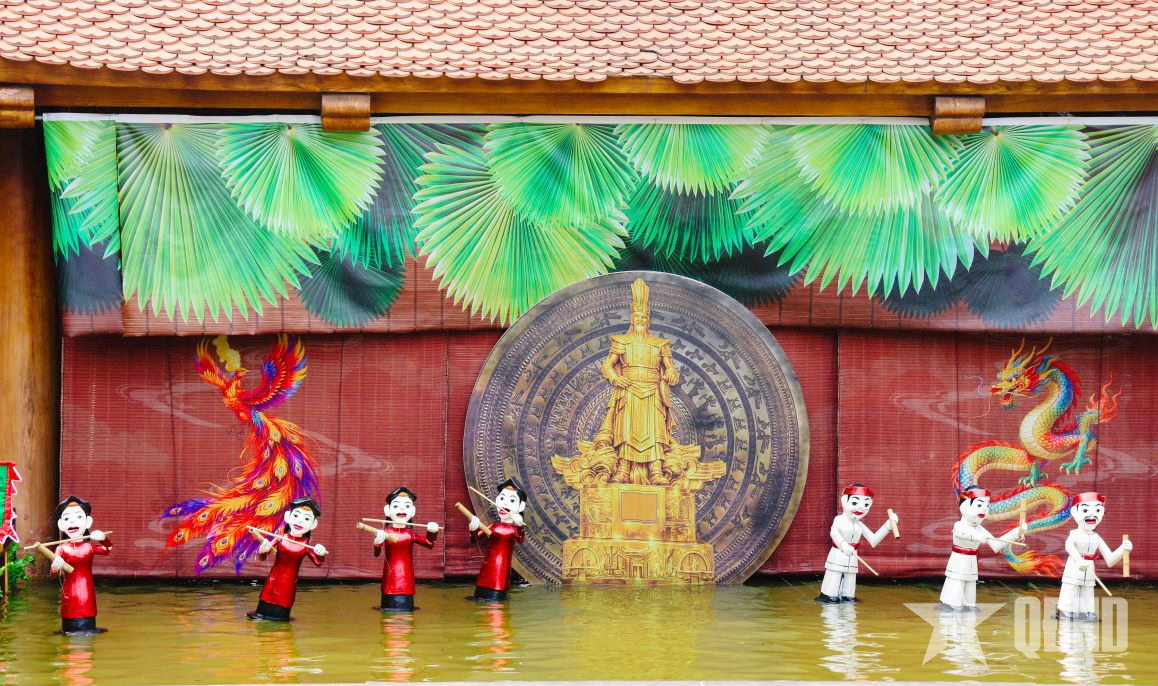 Múa rối nước hút du khách tại Lễ hội Đền Hùng