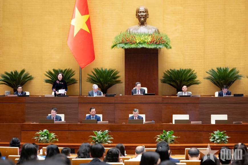 Bộ trưởng N&ocirc;ng nghiệp v&agrave; M&ocirc;i trường giải tr&igrave;nh Quốc hội: Tiếp tục t&aacute;i cơ cấu n&ocirc;ng nghiệp theo hướng xanh