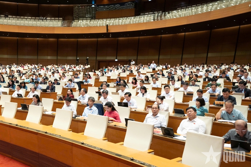 Bộ trưởng N&ocirc;ng nghiệp v&agrave; M&ocirc;i trường giải tr&igrave;nh Quốc hội: Tiếp tục t&aacute;i cơ cấu n&ocirc;ng nghiệp theo hướng xanh