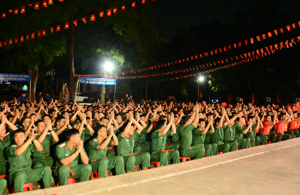 Trường Sĩ quan Kỹ thuật quân sự tổ chức chương trình tiếp lửa truyền thống  

