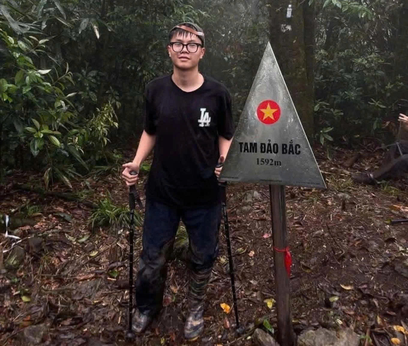 Tìm thấy nam sinh sau hơn 36 giờ mất tích trên núi Tam Đảo

