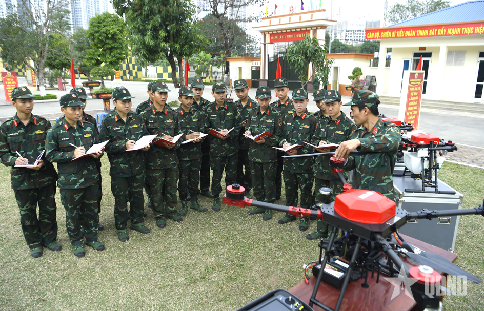 Phương tiện bay không người lái với nhiệm vụ xây dựng Quân đội, bảo vệ Tổ quốc - Bài 2: Làm chủ phương thức tác chiến, tổ chức huấn luyện chặt chẽ