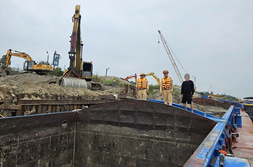 Hà Nội: Xử lý nhiều bến bãi hoạt động không phép trên tuyến đường thủy nội địa
