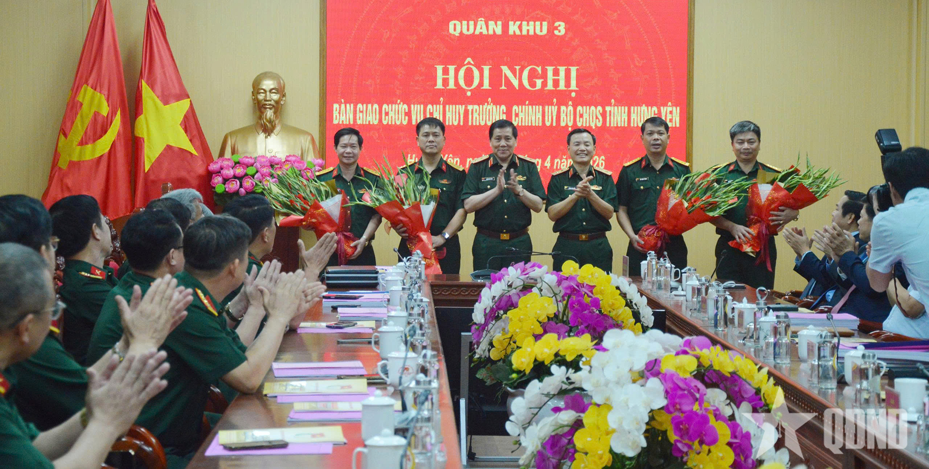 Hội nghị bàn giao chức vụ Chỉ huy trưởng, Chính ủy Bộ CHQS tỉnh Hưng Yên