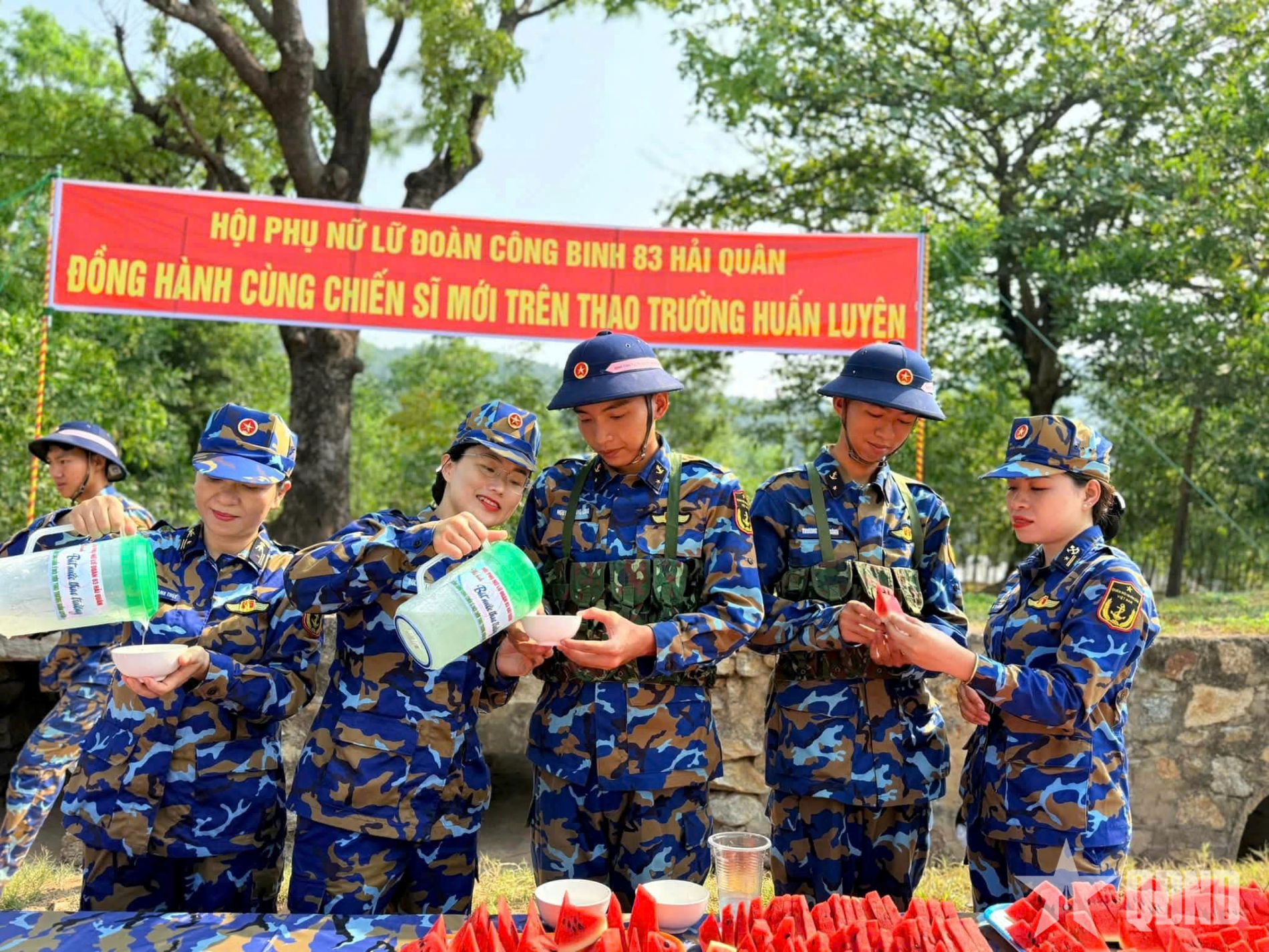 Bát nước thao trường ấm lòng chiến sĩ tại Lữ đoàn Công binh 83 Hải quân 