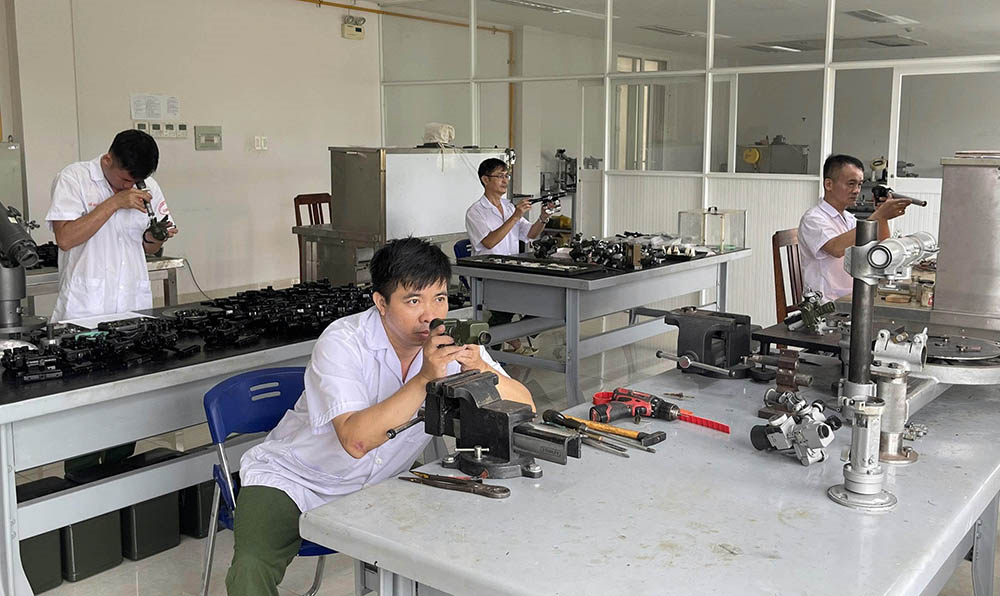 Thi đua sáng tạo, nâng cao chất lượng sửa chữa vũ khí