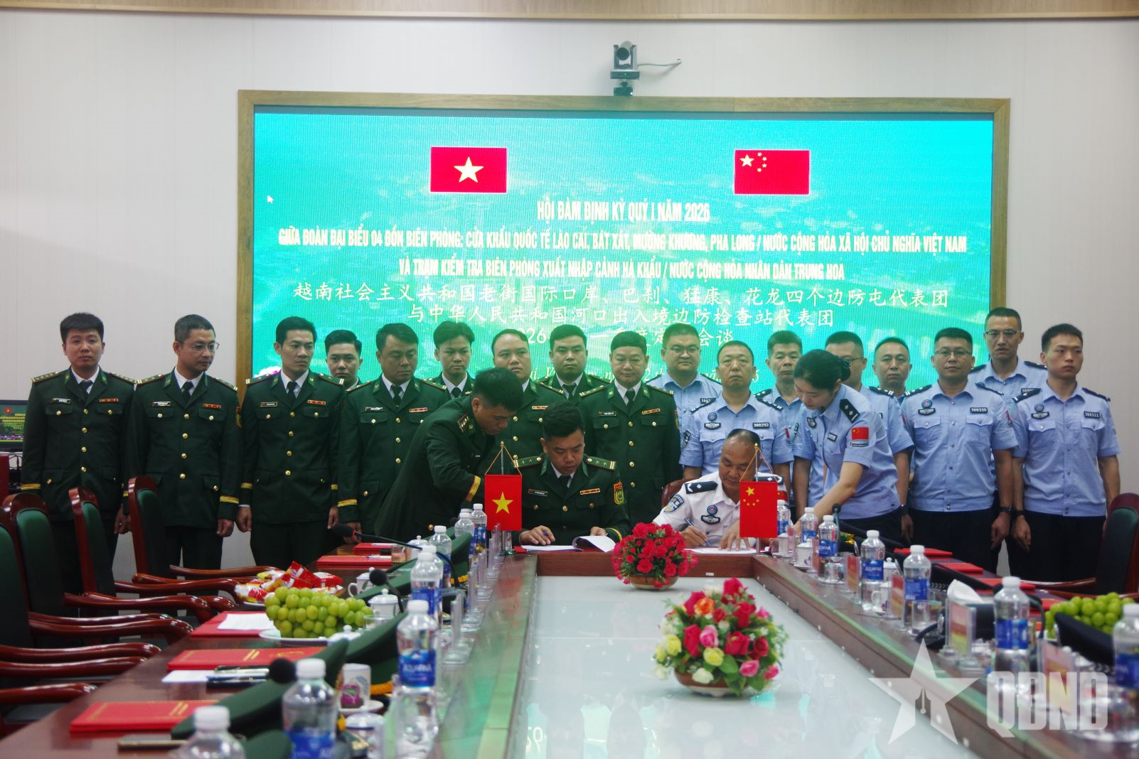 Hội đàm và trao danh hiệu sứ giả hữu nghị Việt Nam - Trung Quốc