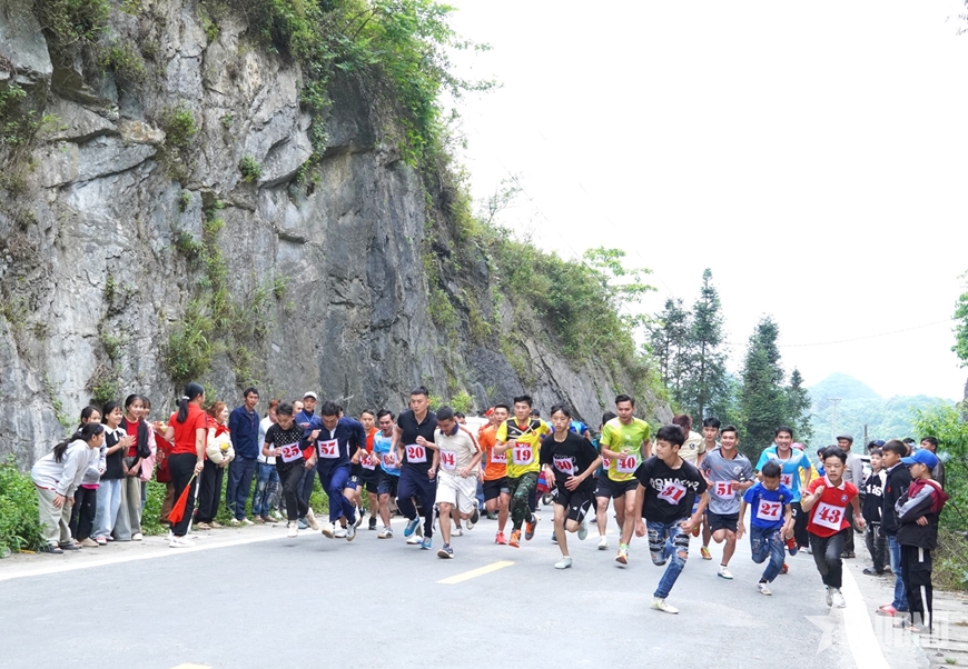 S&ocirc;i nổi Đại hội Thể dục thể thao v&agrave; Ng&agrave;y hội văn h&oacute;a c&aacute;c d&acirc;n tộc thiểu số x&atilde; bi&ecirc;n giới Sơn Vĩ (Tuy&ecirc;n Quang)