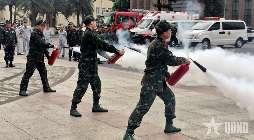 Bệnh viện Trung ương Qu&acirc;n đội 108 kiểm tra sẵn s&agrave;ng chiến đấu dịp nghỉ lễ