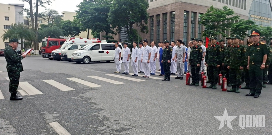 Bệnh viện Trung ương Qu&acirc;n đội 108 kiểm tra sẵn s&agrave;ng chiến đấu dịp nghỉ lễ