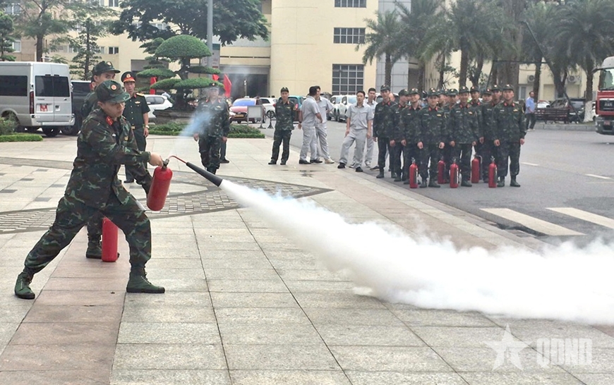 Bệnh viện Trung ương Qu&acirc;n đội 108 kiểm tra sẵn s&agrave;ng chiến đấu dịp nghỉ lễ