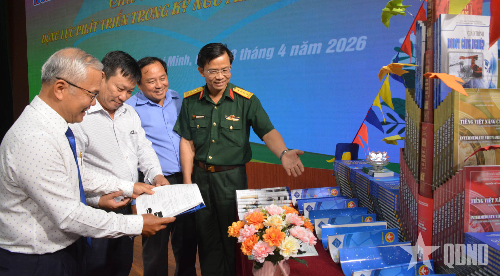 Trường Sĩ quan Kỹ thuật Quân sự: Giao lưu, hướng dẫn kỹ năng đọc sách, tìm hiểu sách