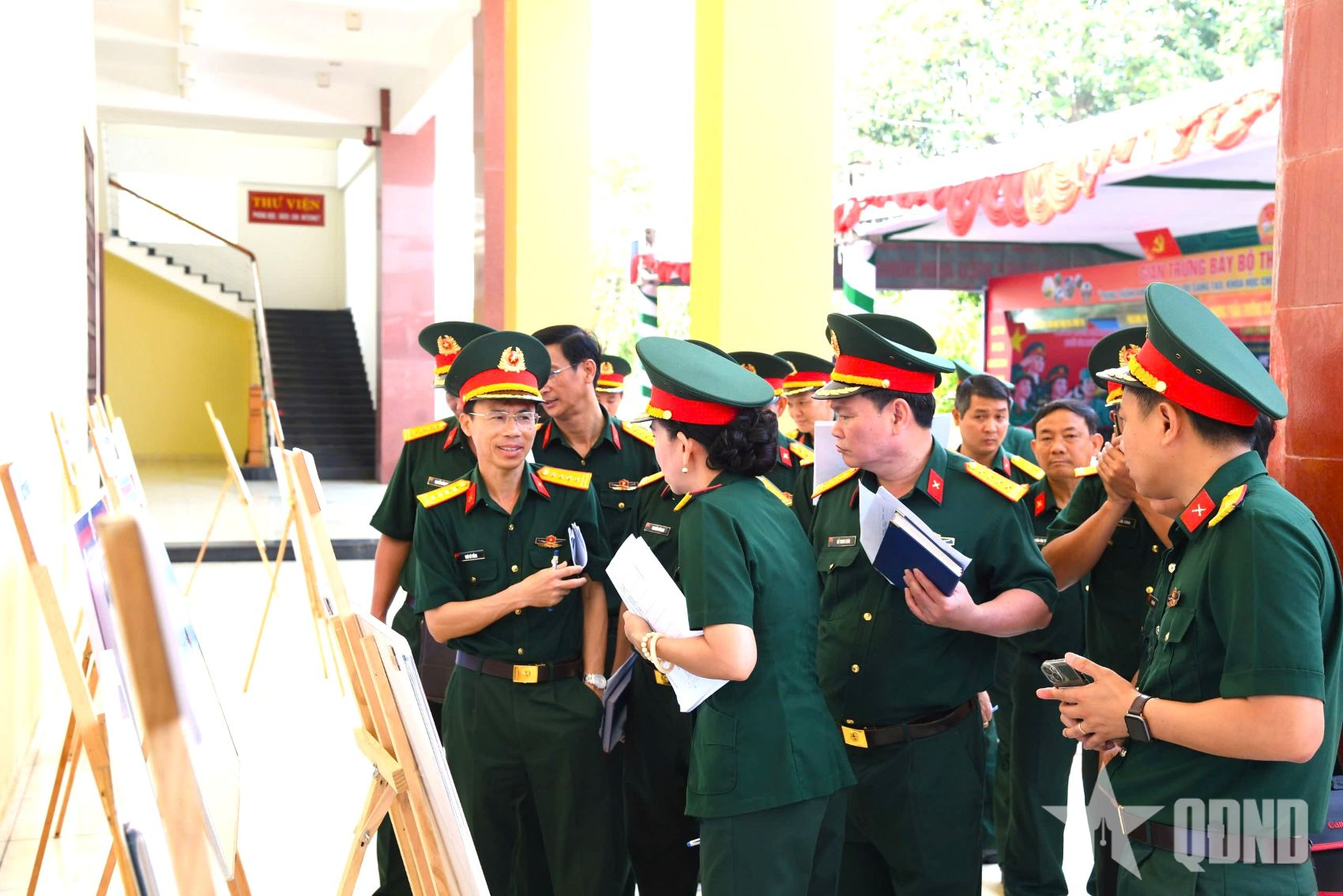 Sôi nổi các hoạt động chào mừng Lễ đón nhận danh hiệu Anh hùng LLVT nhân dân của Quân khu 5