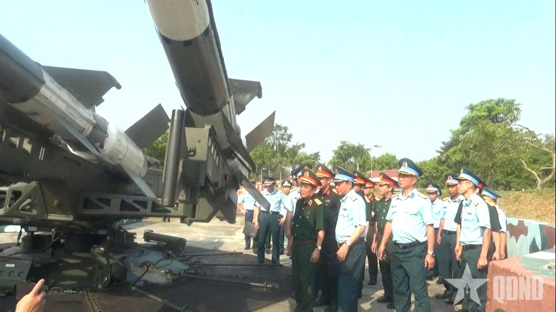 Trung tướng Trần Minh Đức kiểm tra tại Tiểu đoàn 178 (Trung đoàn Tên lửa 282)