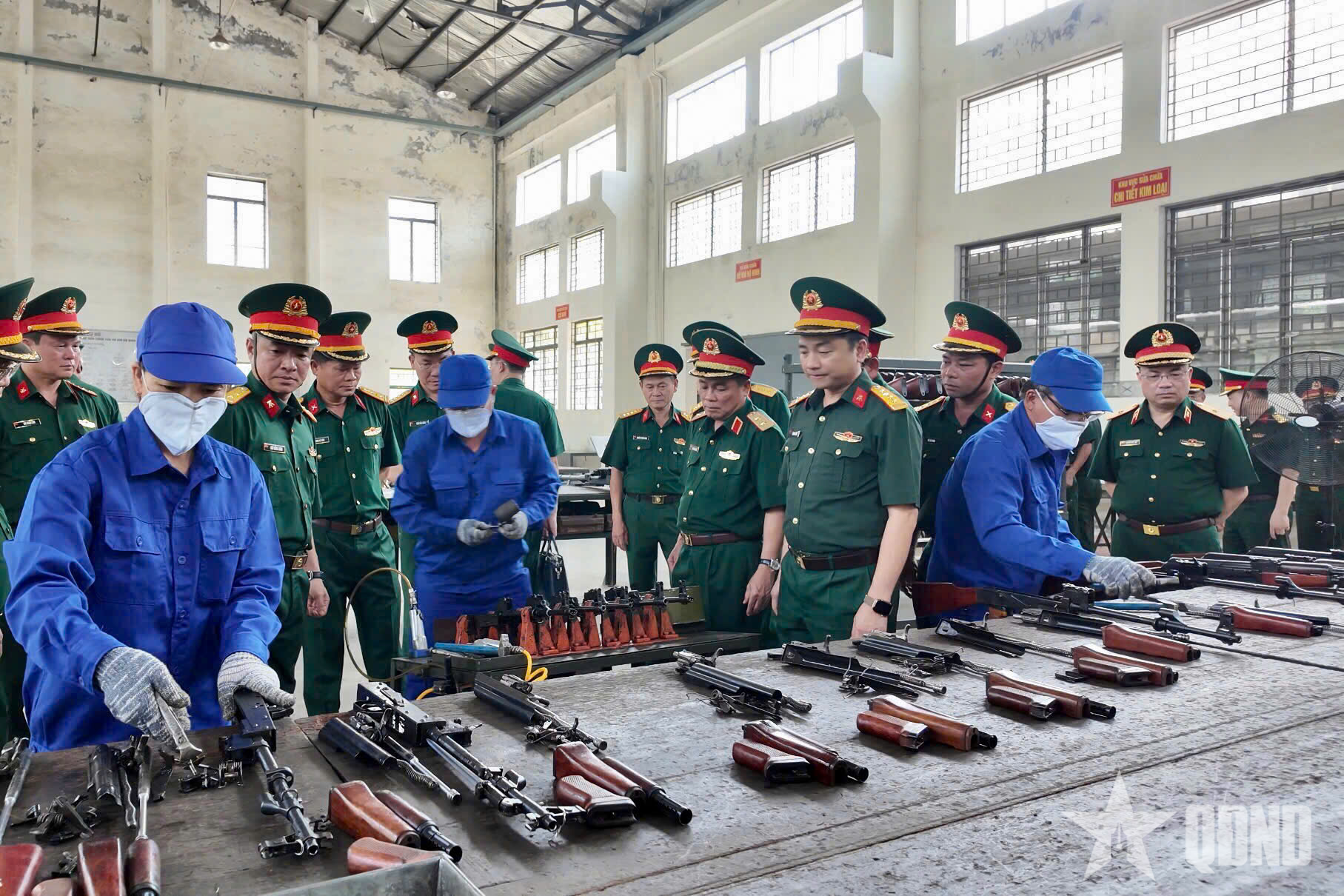 Trung tướng Trần Minh Đức làm việc với Quân khu 5 về công tác hậu cần, kỹ thuật