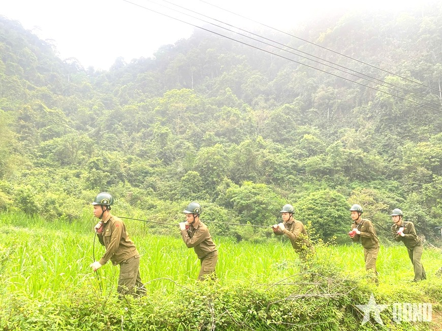 Lữ đoàn 205: Xuyên rừng trèo đèo, lội suối thông dòng chảy thông tin