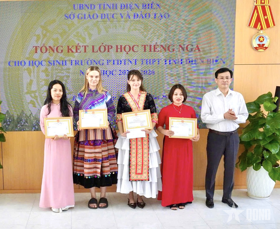 Điện Biên: 50 học sinh hoàn thành khóa học tiếng Nga