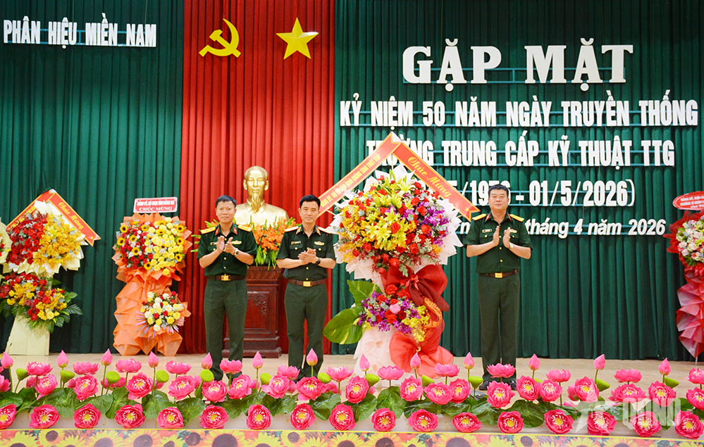 Gặp mặt kỷ niệm 50 năm Ngày truyền thống Trường Trung cấp kỹ thuật Tăng thiết giáp