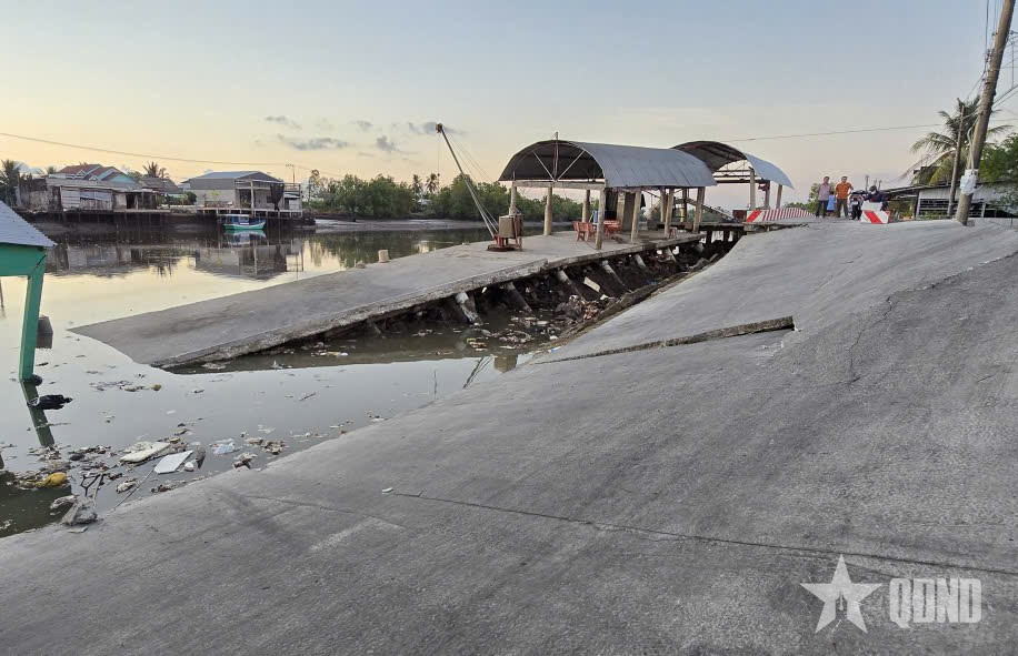 Cà Mau: Sạt lở nghiêm trọng tuyến sông Đầm Dơi