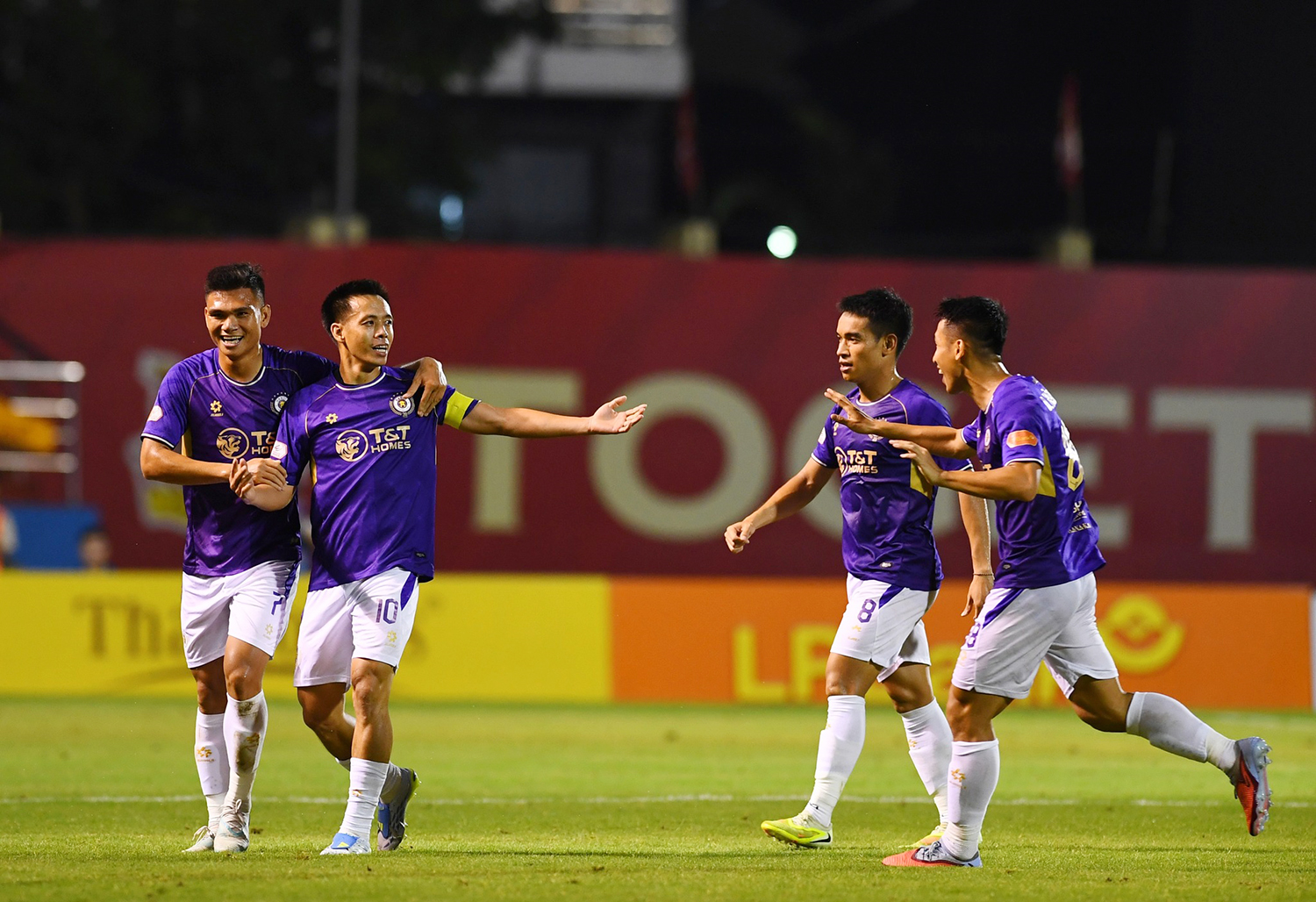 Thắng kịch tính trước Ninh Bình FC, Hà Nội FC áp sát tốp 3 V-League
