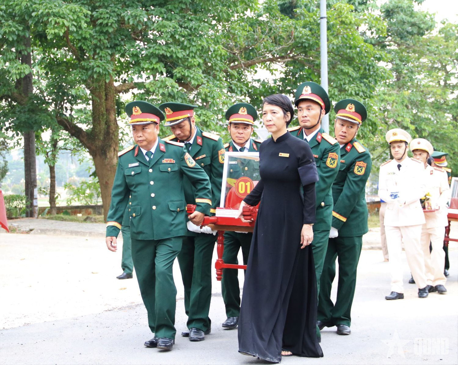 Đoàn Kinh tế - Quốc phòng 337 truy điệu, an táng 8 hài cốt liệt sĩ

