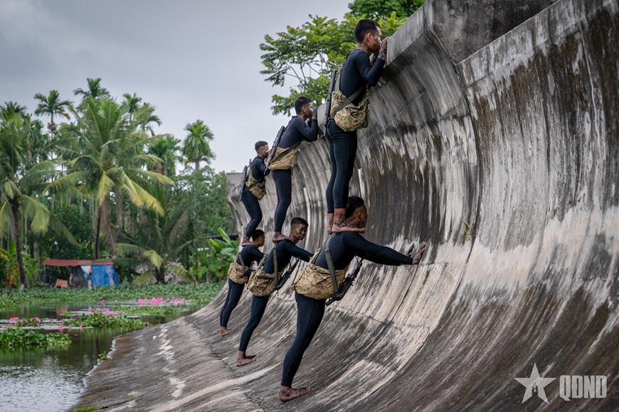 Thao trường trên biển xanh