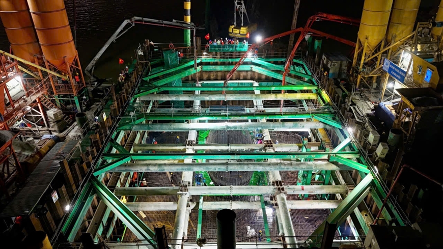 Dự &aacute;n cầu Trần Hưng Đạo: Vừa th&uacute;c đẩy tiến độ vừa ng&oacute;ng mặt bằng thi c&ocirc;ng