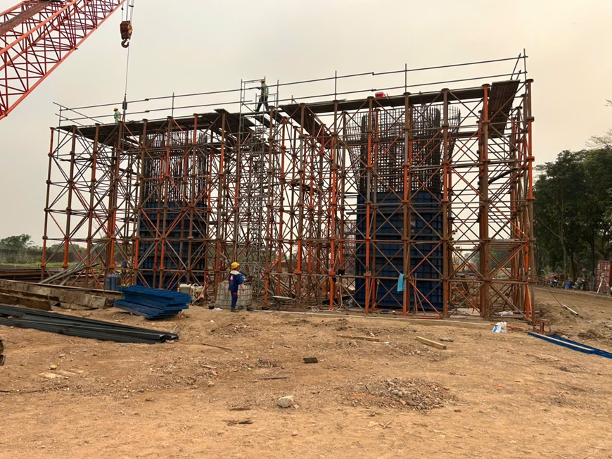 Dự &aacute;n cầu Trần Hưng Đạo: Vừa th&uacute;c đẩy tiến độ vừa ng&oacute;ng mặt bằng thi c&ocirc;ng