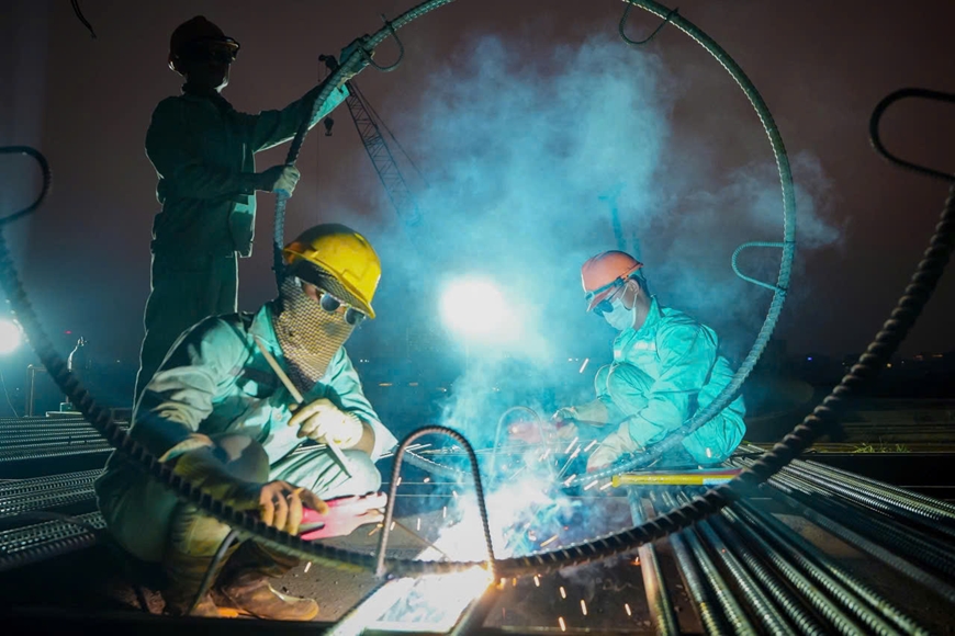 Dự &aacute;n cầu Trần Hưng Đạo: Vừa th&uacute;c đẩy tiến độ vừa ng&oacute;ng mặt bằng thi c&ocirc;ng