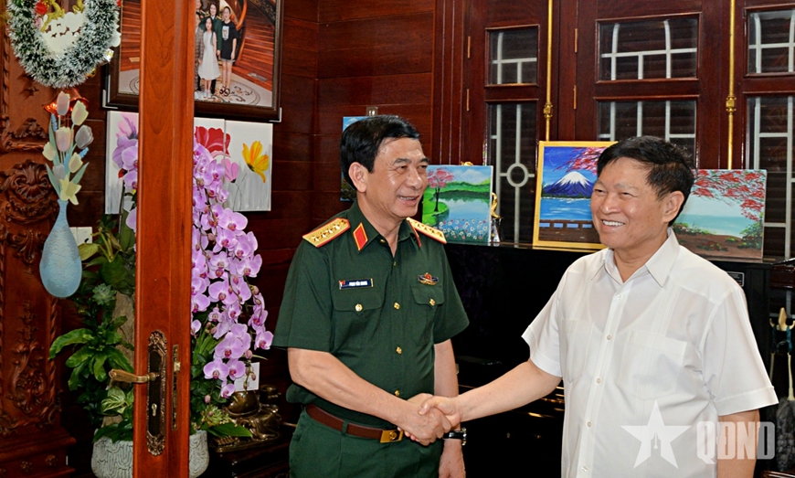 Gallery - 	Đại tướng Phan Văn Giang tri ân nguyên lãnh đạo Quân đội