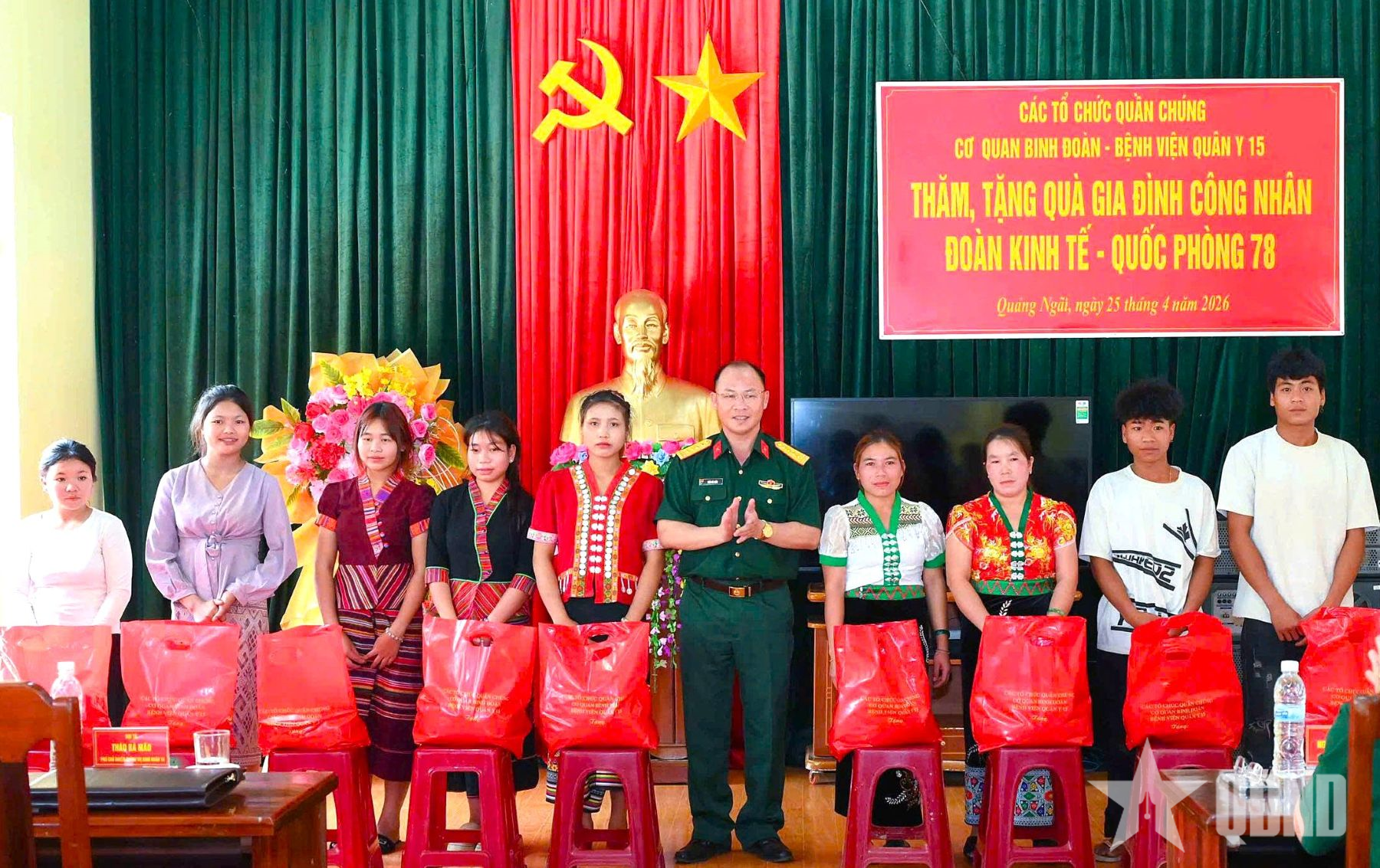 Binh đoàn 15 và Bệnh viện Quân y 15 tiếp sức công nhân vượt khó