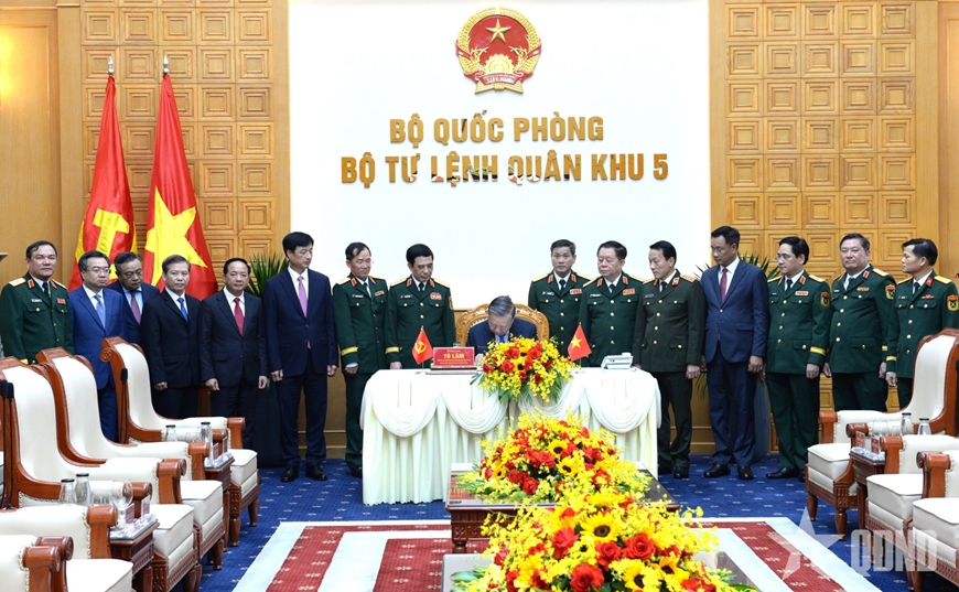 Tổng Bí thư, Chủ tịch nước Tô Lâm dự Lễ đón nhận danh hiệu Anh hùng Lực lượng vũ trang nhân dân của Quân khu 5