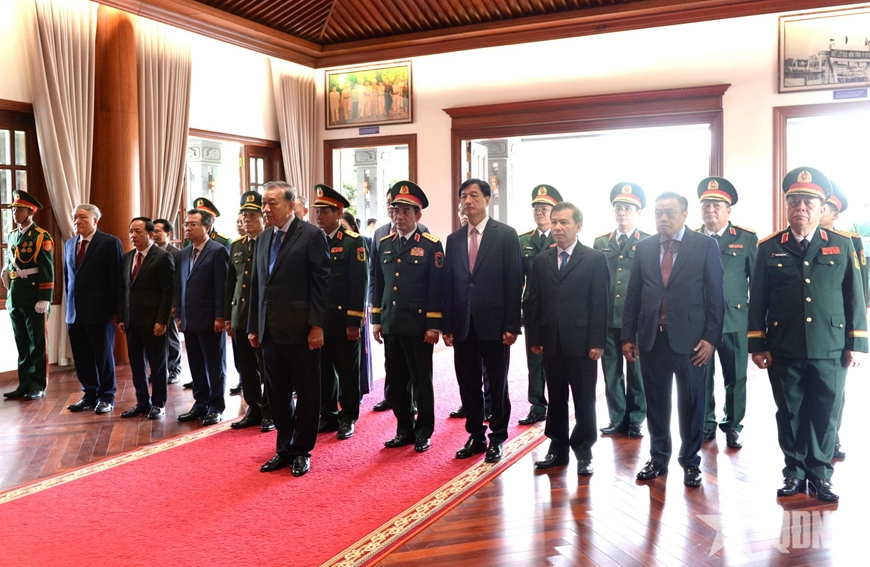 Tổng B&iacute; thư, Chủ tịch nước T&ocirc; L&acirc;m dự Lễ đ&oacute;n nhận danh hiệu Anh h&ugrave;ng Lực lượng vũ trang nh&acirc;n d&acirc;n của Qu&acirc;n khu 5