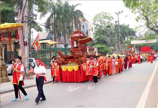 Từ mọi miền Tổ quốc, con ch&aacute;u Lạc Hồng hướng về nguồn cội