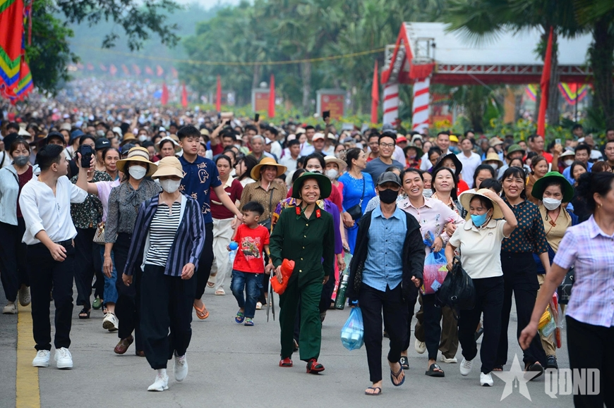 Muôn tấm lòng hướng về cội nguồn