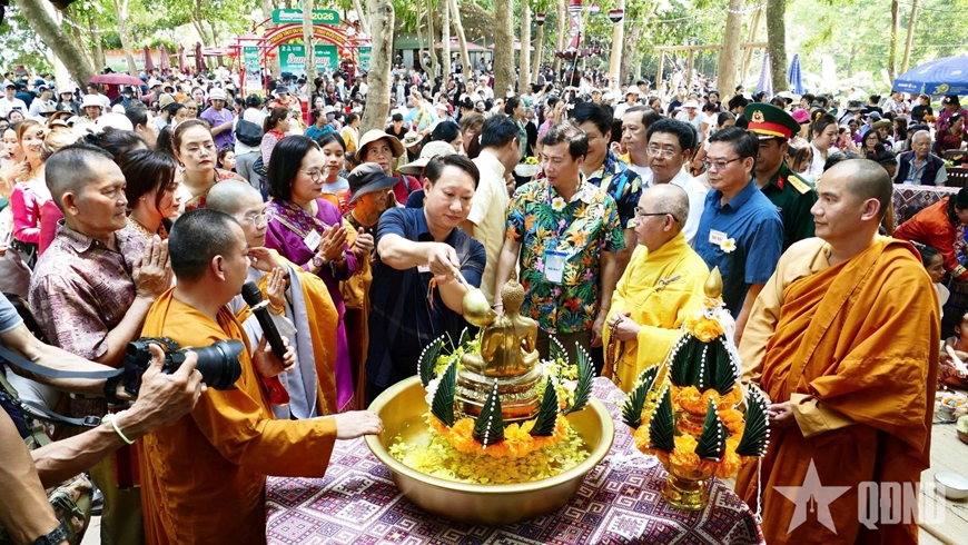Tết Bunpimay ở Bu&ocirc;n Đ&ocirc;n