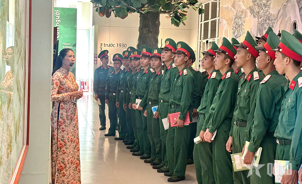 Bồi đắp lòng yêu nước và tinh thần trách nhiệm cho cán bộ, chiến sĩ Đặc khu Côn Đảo