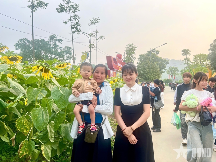 Muôn tấm lòng hướng về cội nguồn