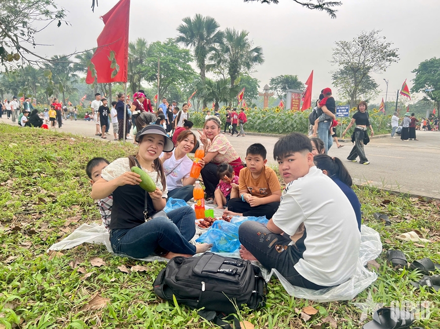 Muôn tấm lòng hướng về cội nguồn