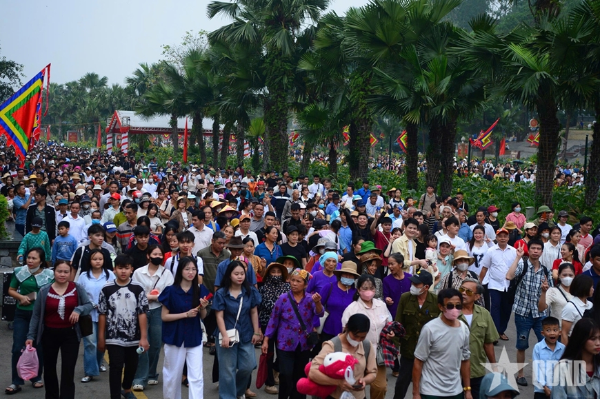 Muôn tấm lòng hướng về cội nguồn