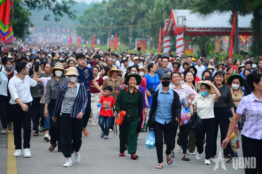 Muôn tấm lòng hướng về cội nguồn