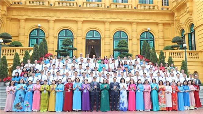 Ph&oacute; chủ tịch nước V&otilde; Thị &Aacute;nh Xu&acirc;n gặp mặt 101 chủ tịch c&ocirc;ng đo&agrave;n ti&ecirc;u biểu