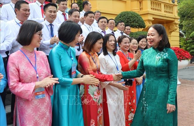 Ph&oacute; chủ tịch nước V&otilde; Thị &Aacute;nh Xu&acirc;n gặp mặt 101 chủ tịch c&ocirc;ng đo&agrave;n ti&ecirc;u biểu